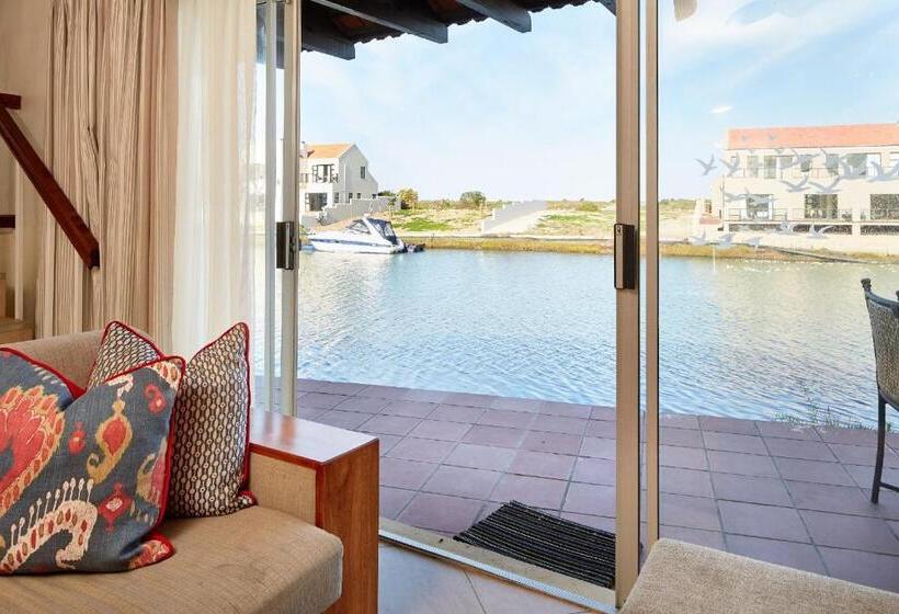 فيلا غرفتين نوم, First Group Port Owen Marina