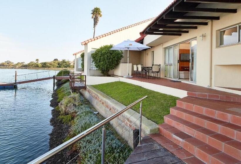 فيلا غرفتين نوم, First Group Port Owen Marina