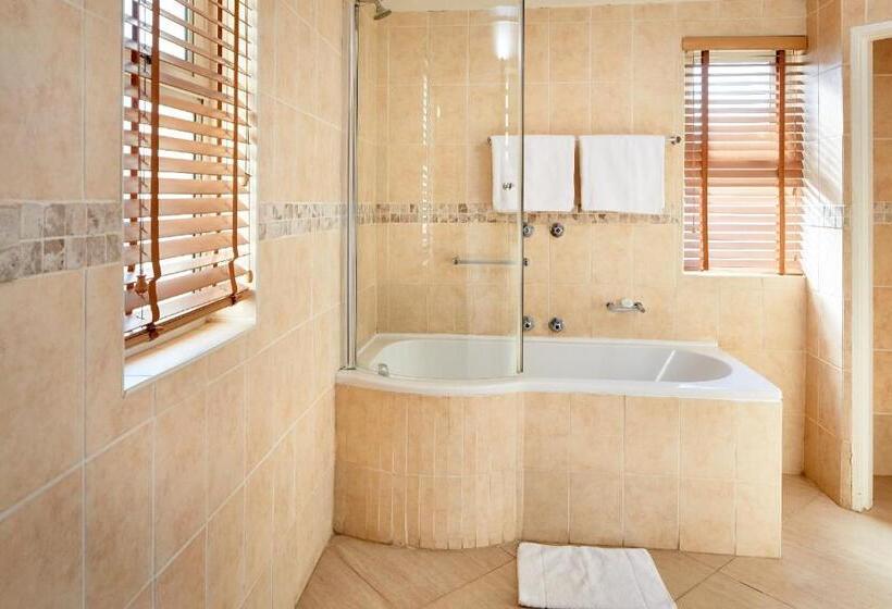 فيلا غرفتين نوم, First Group Port Owen Marina