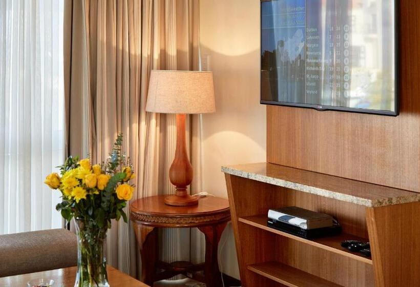 فيلا غرفتين نوم, First Group Port Owen Marina