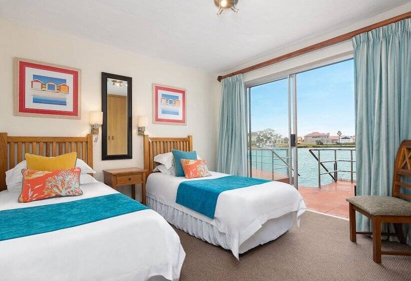 شقة غرفة واحدة, First Group Port Owen Marina