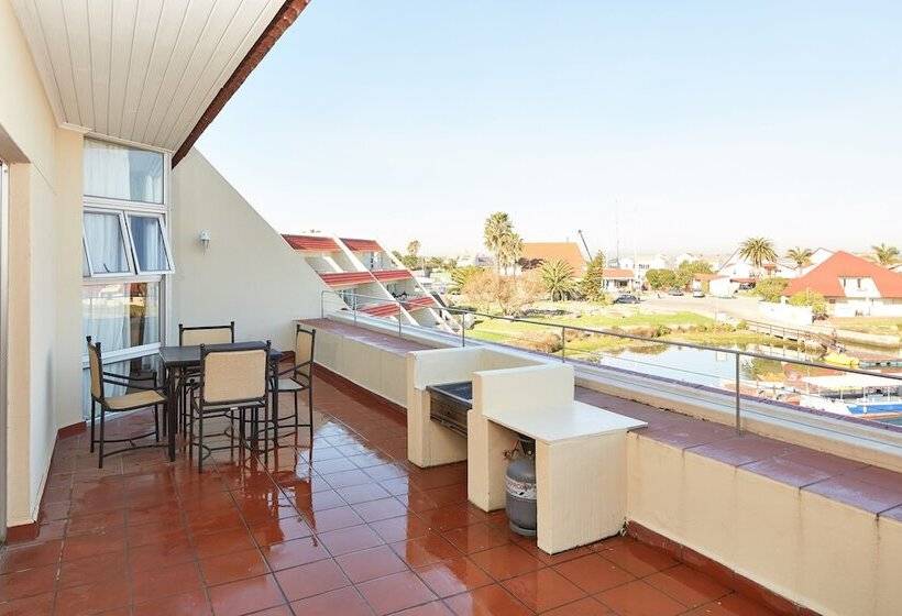 شقة غرفة واحدة, First Group Port Owen Marina