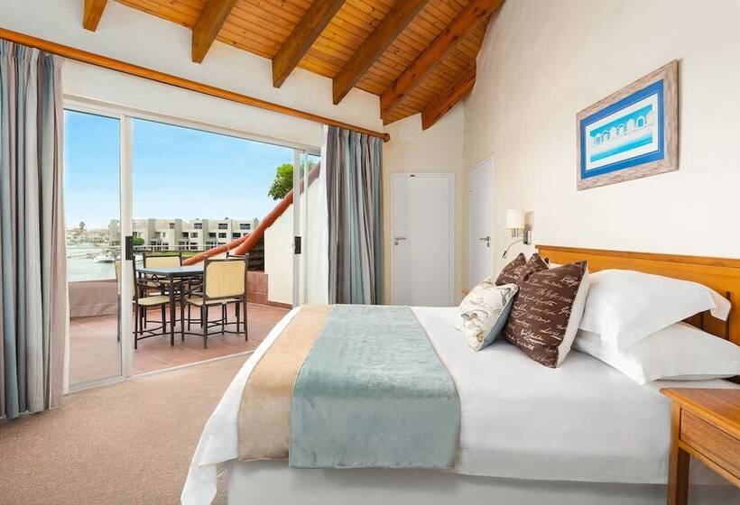 شقة غرفة واحدة, First Group Port Owen Marina