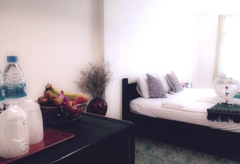 חדר משפחתי, Is Boutique Huahin