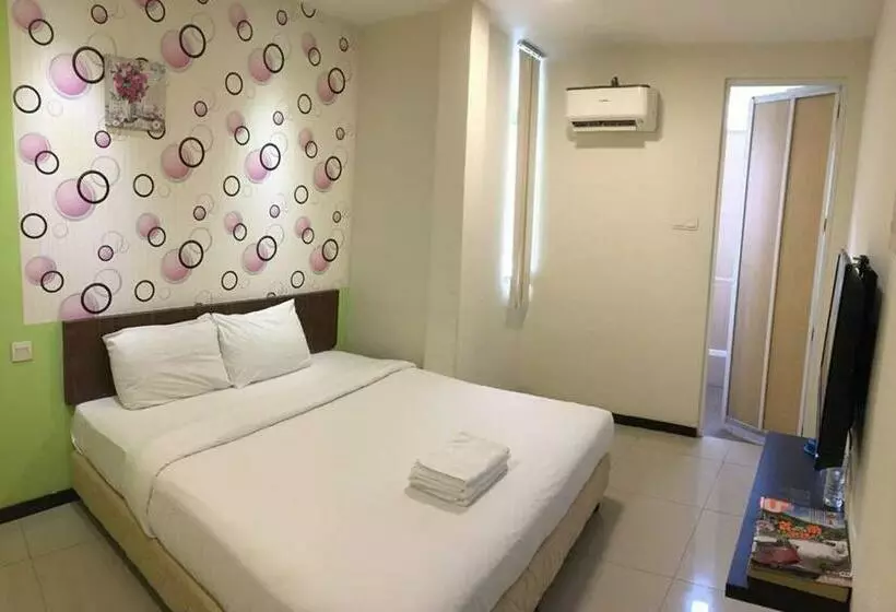 اتاق لوکس با تخت بزرگ, Casa Hotel Near Klia 1