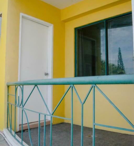 اتاق استاندارد با چشمانداز استخر, Country Village