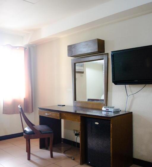 اتاق خانوادگی, Country Village