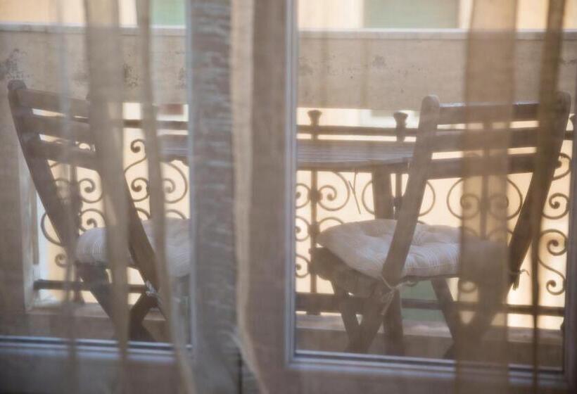 Standard Szoba Erkéllyel, Home Grifondoro Affittacamere