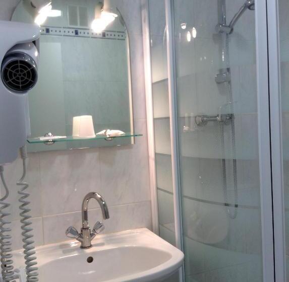 Номер Стандарт, Hôtel Le National