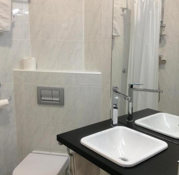 Номер Стандарт, Hôtel Le National