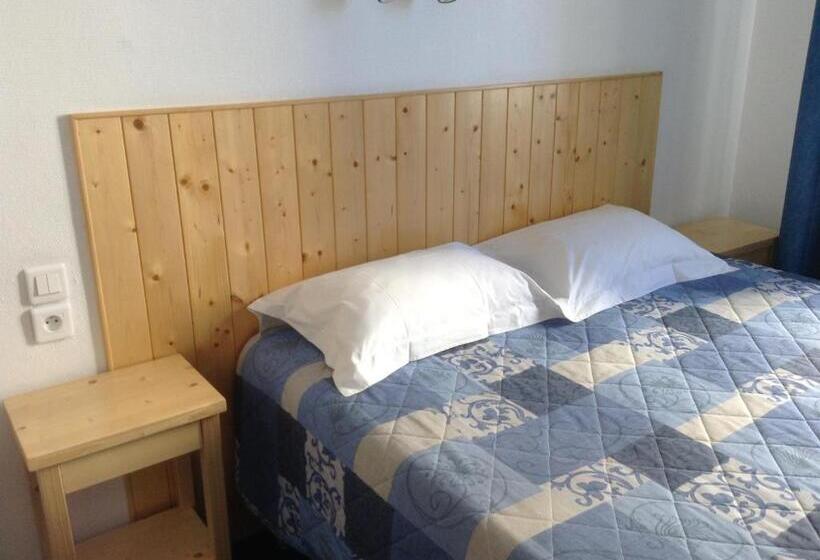 Номер Стандарт, Hôtel Le National