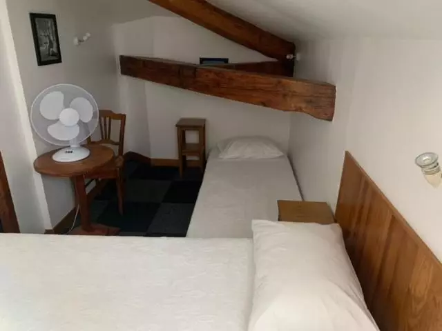 اتاق استاندارد چهار تخته, Hôtel Le National