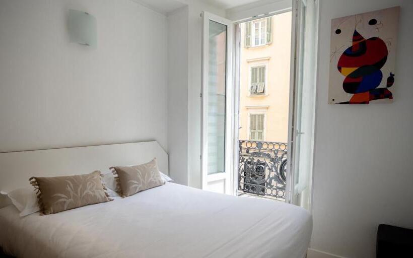 غرفة كومفورت, Napoleon