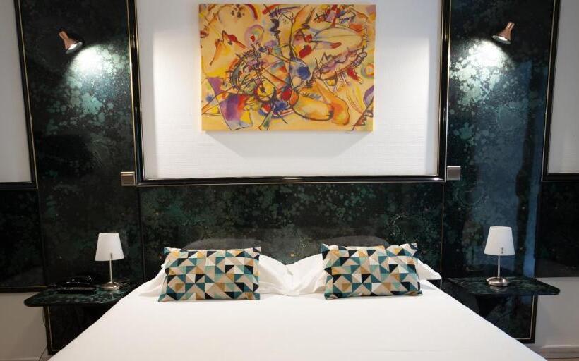 جناح جونيور كومفورت, Napoleon