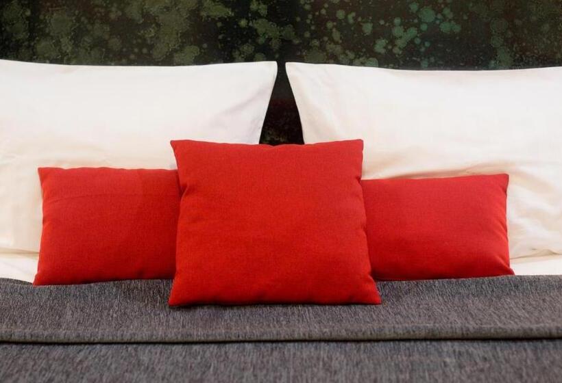 جناح جونيور كومفورت, Napoleon