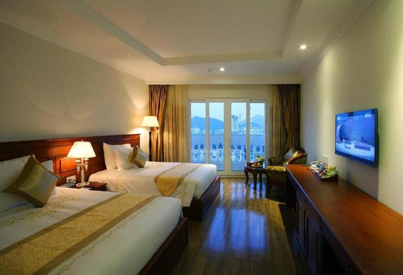 اتاق سوپریور با چشم‌انداز دریا, Nha Trang Palace