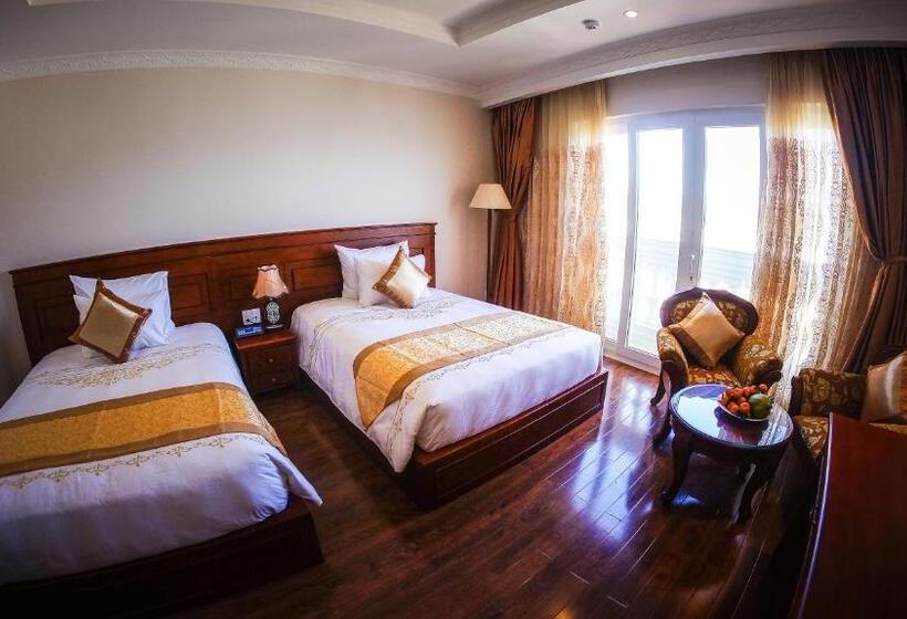 اتاق سوپریور با چشم‌انداز شهر, Nha Trang Palace