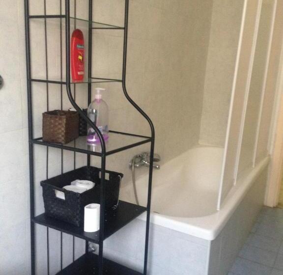 Standard Single Room Shared Bathroom, Radio