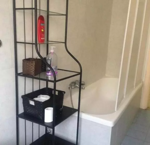 Standard Single Room Shared Bathroom, Radio