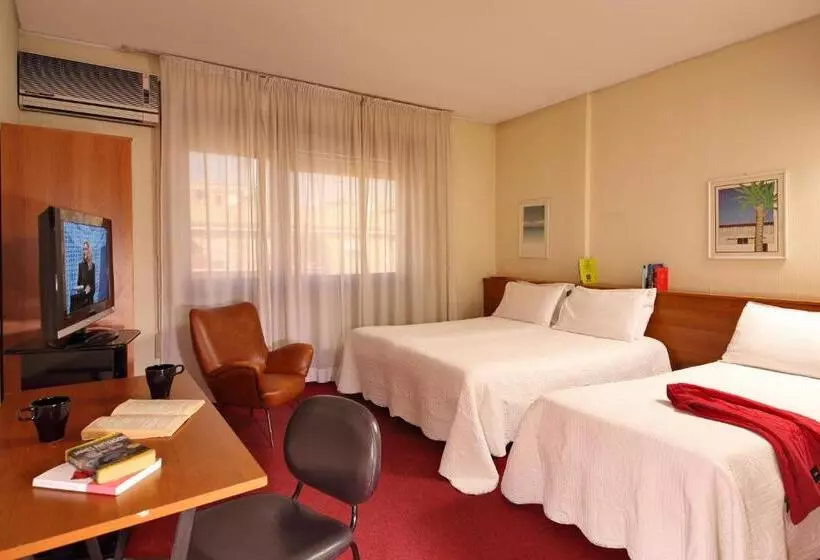 Standard Triple Room, Radio