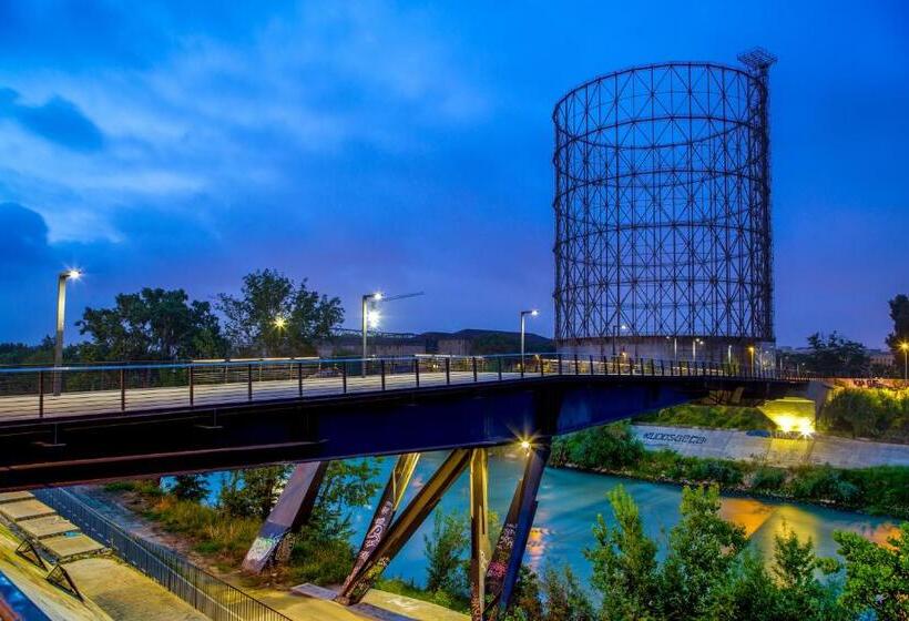 Standard Triple Room, Radio