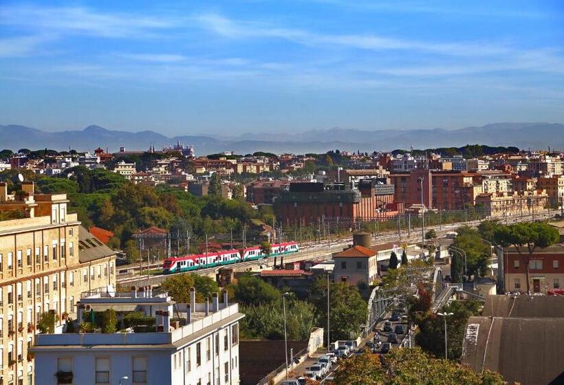 Deluxe Room with Balcony, Radio