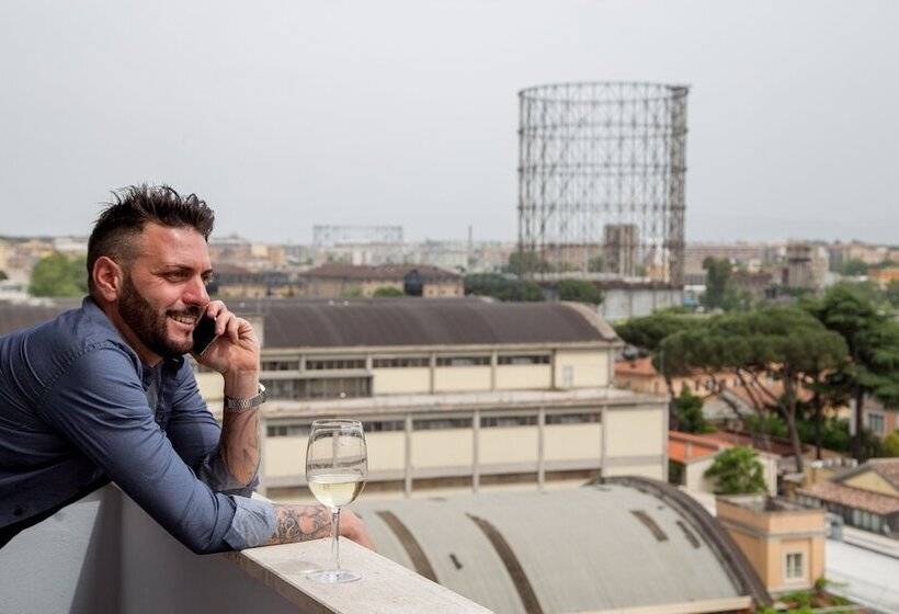 Standard Quadruple Room, Radio