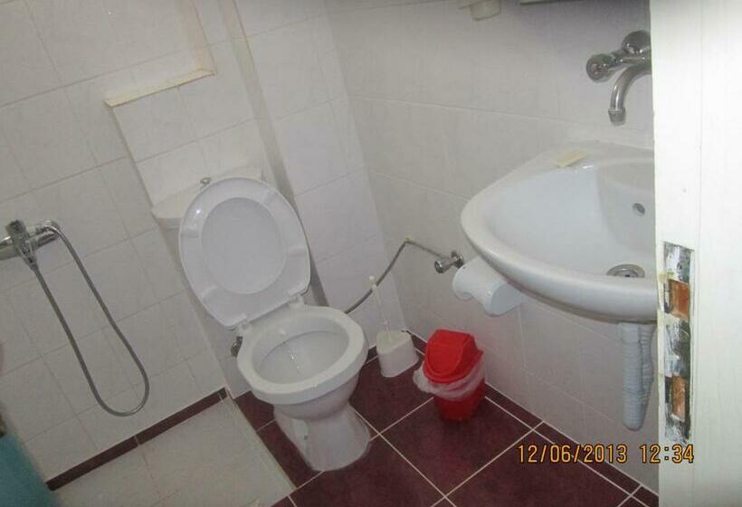 غرفة عائلية, Red Rose