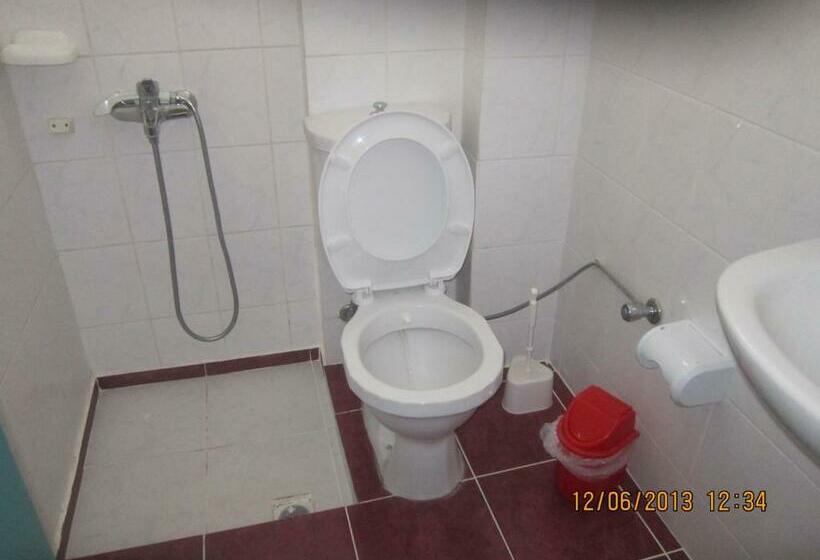 غرفة عائلية, Red Rose