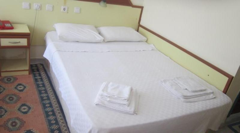 غرفة قياسية ثلاثية, Red Rose