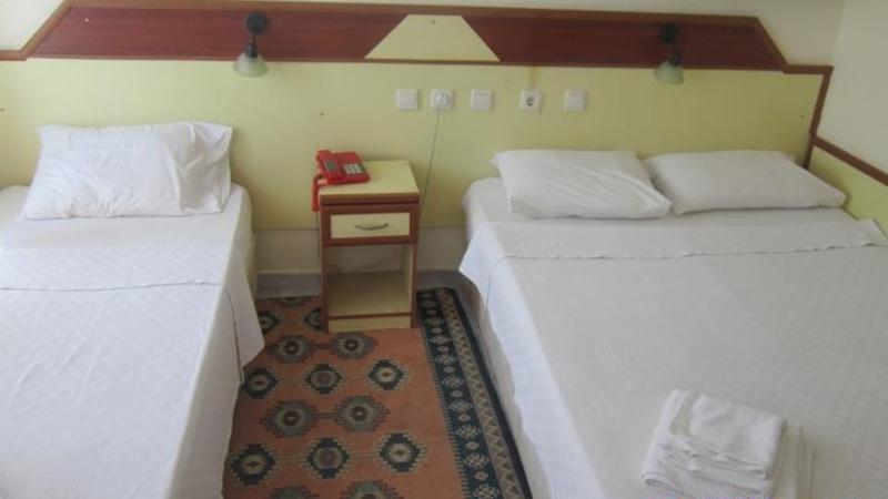 غرفة قياسية ثلاثية, Red Rose