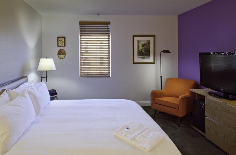 غرفة قياسية ثلاثية, Red Rose