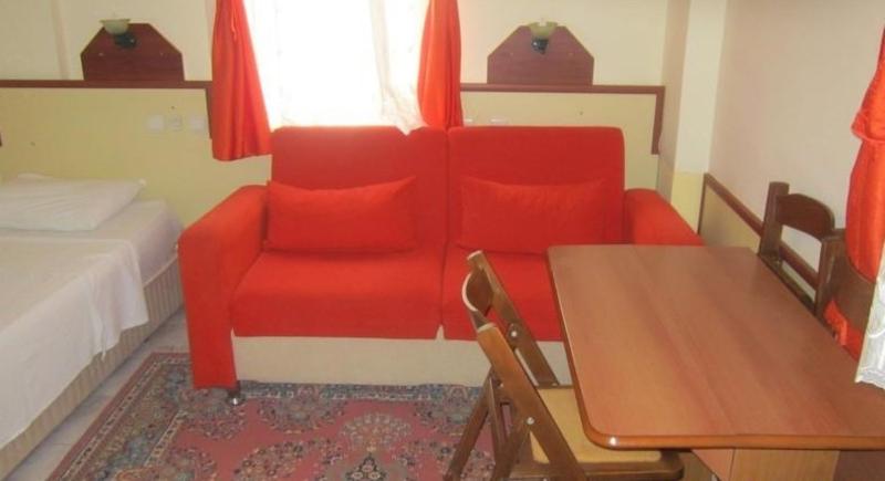 غرفة عائلية, Red Rose