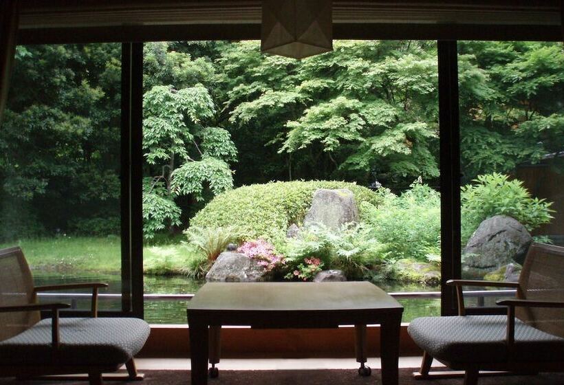 غرفة قياسية, Oku Yugawara Tsubaki