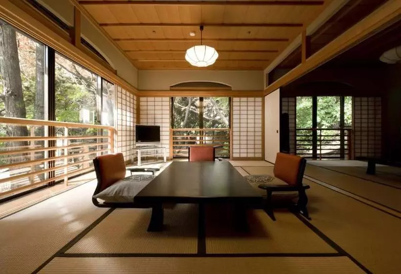 Superior-huone, Oku Yugawara Tsubaki