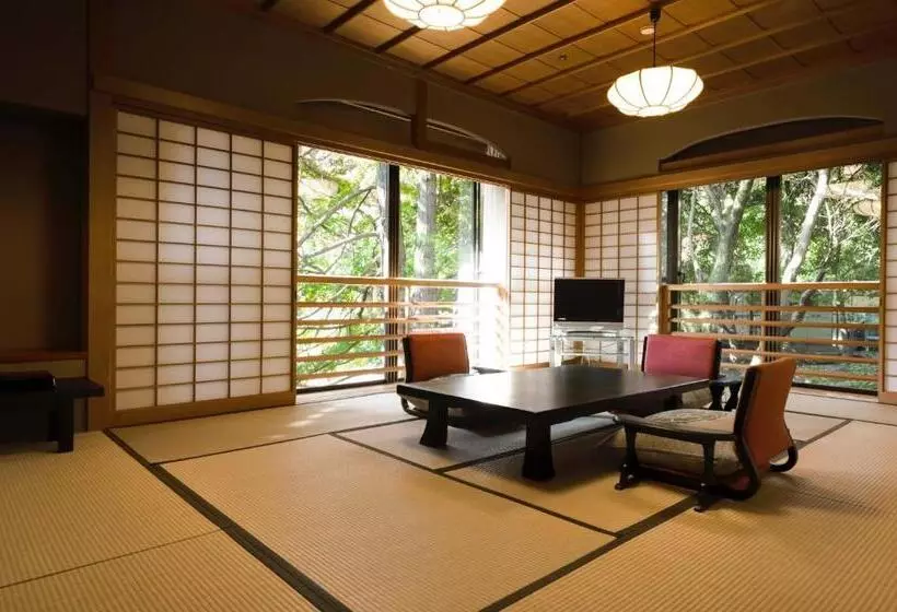 Superior-huone, Oku Yugawara Tsubaki