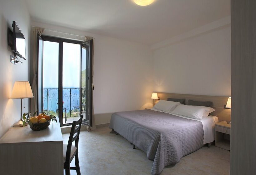 Номер Superior Вид на Море с Балконом, Villa Astoria