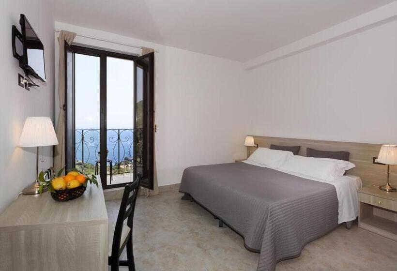 Номер Superior Вид на Море с Балконом, Villa Astoria