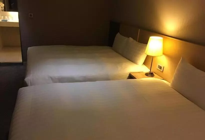 اتاق استاندارد چهار تخته, 麗馨商旅七賢館