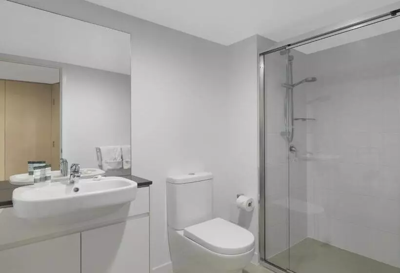اتاق استاندارد با تخت بزرگ, Oaks Mackay Carlyle Suites