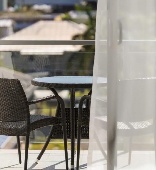 اتاق استاندارد با تخت بزرگ, Oaks Mackay Carlyle Suites