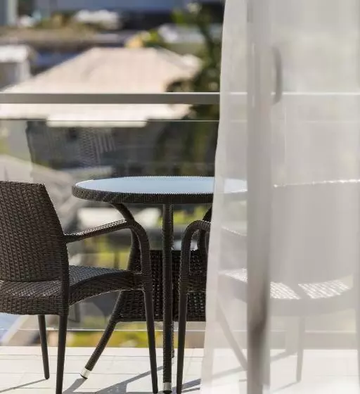 اتاق استاندارد با تخت بزرگ, Oaks Mackay Carlyle Suites
