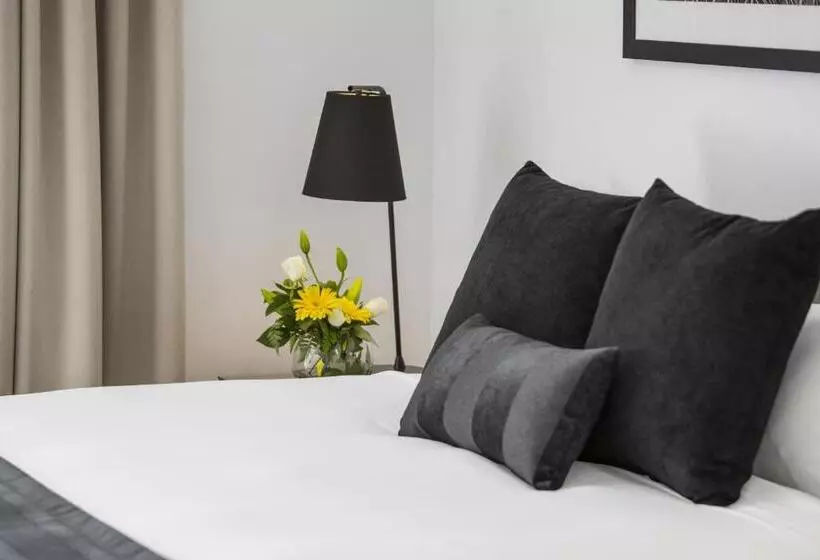 اتاق استاندارد با تخت بزرگ, Oaks Mackay Carlyle Suites