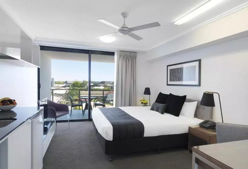 اتاق استاندارد با تخت بزرگ, Oaks Mackay Carlyle Suites