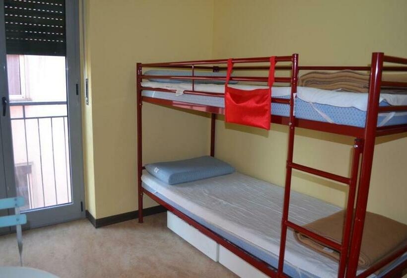 带共用浴室的标准房间, Malpensa Fiera Milano Hostel