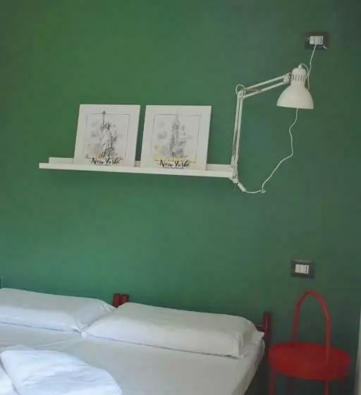 スタンダード4人部屋, Malpensa Fiera Milano Hostel