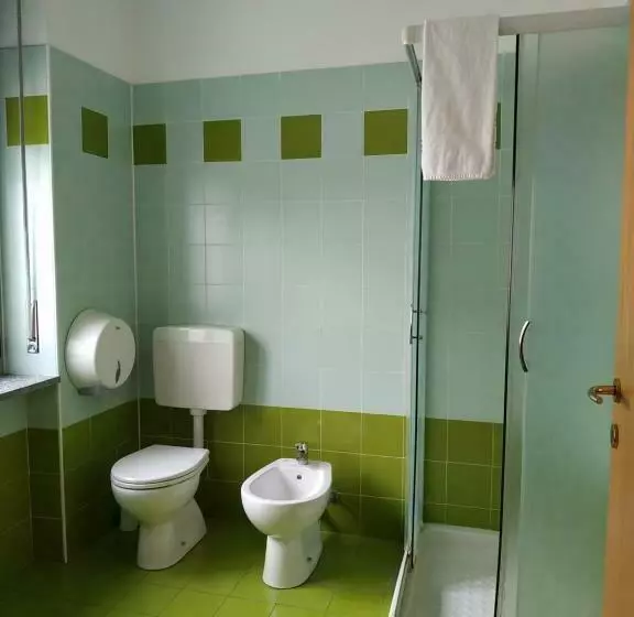 スタンダード5人部屋, Malpensa Fiera Milano Hostel