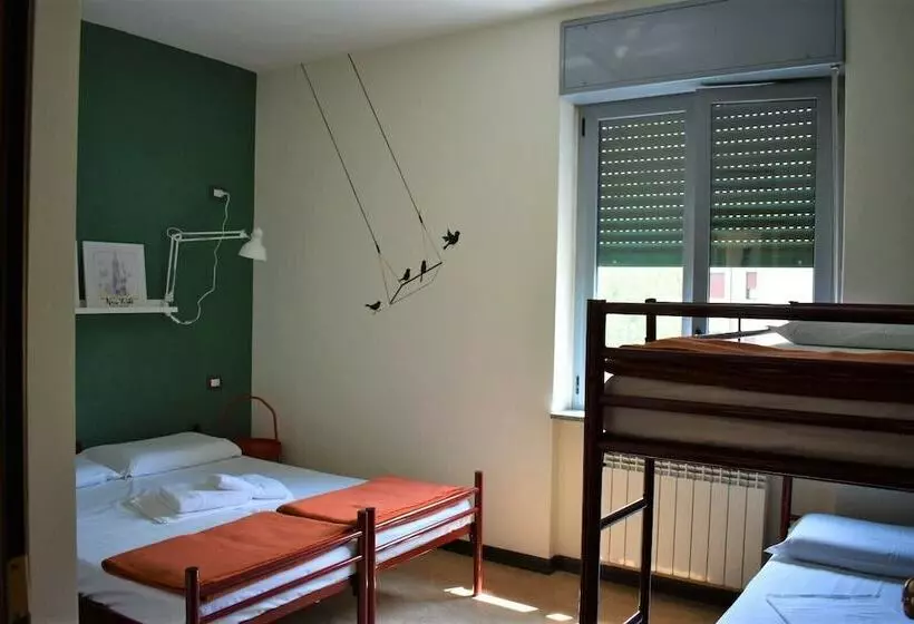 スタンダード4人部屋, Malpensa Fiera Milano Hostel