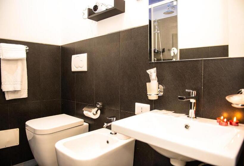 标准三人间, Chroma Exy Chroma Italy