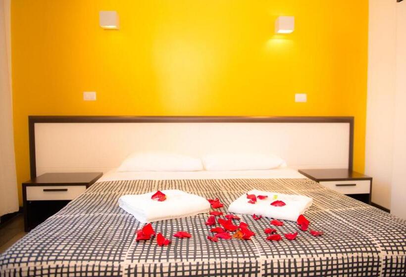 标准三人间, Chroma Exy Chroma Italy